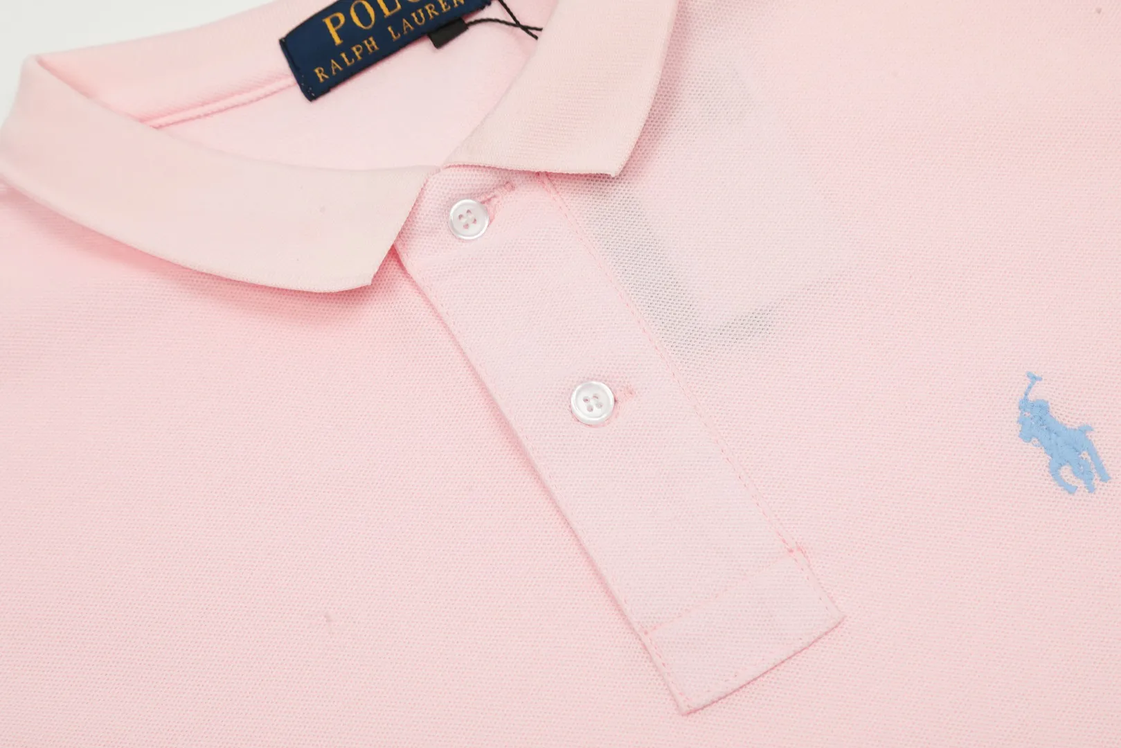 🅿️152 "Top quality" Style number: DS001# (not off the shelves all year round) [Ralph Lauren classic pony embroidered lapel POLO short sleeves] ✅Ralph Lauren Ralph Lauren classic basic versatile POLO short sleeves ✅Main supply platform live broadcast Wholesale entities will be replenished when out of stock Not removed from the shelves ✅ZP quality 1:1 version Scan the code to enter the GF website Z cabinet quality ✅Detailed quality The only one in Guangzhou Imported pique fabrics Mainly high-end, cost-effective and good quality. Needless to say, the version is restored to the original version. The maximum size can be worn up to 210 pounds. Loose, comfortable and stress-free. ✅Wear for work and life. Suitable for various occasions. A must-have recommendation for couples. Size: